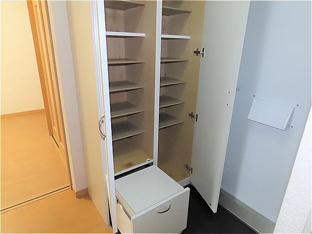 玄関には大容量収納のシューズボックス