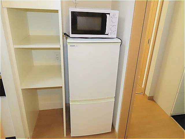 電子レンジ、冷蔵庫完備