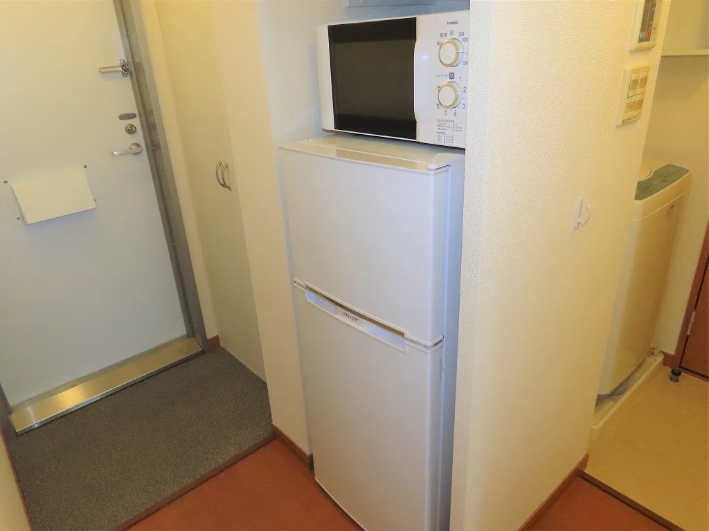 電子レンジ、冷蔵庫完備
