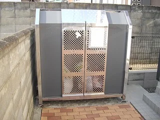 敷地内にゴミ庫が設置されておりゴミ捨てに便利です