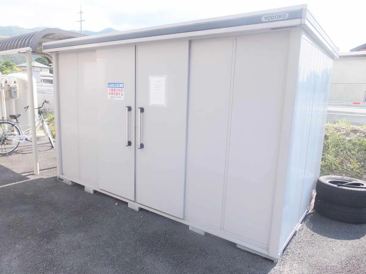 敷地内にゴミ庫が設置されておりゴミ捨てに便利です