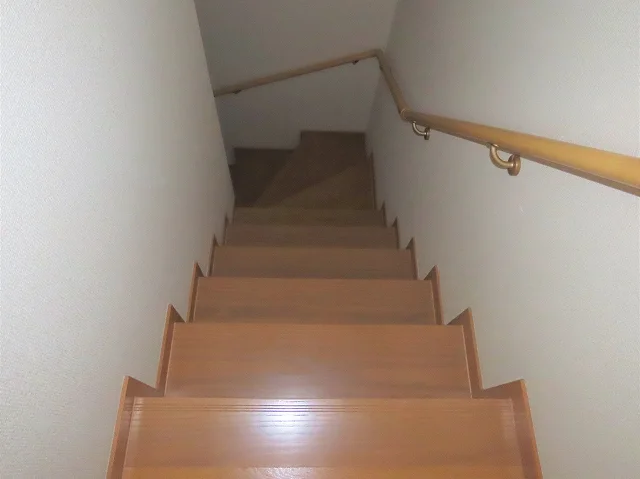 メゾネットタイプのお部屋で室内に階段があります