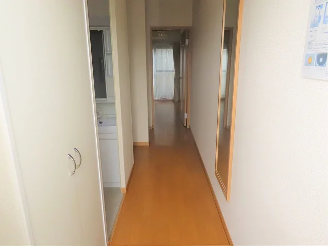 玄関からのアングルです