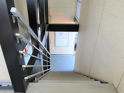 階段上からのアングルです