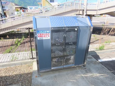 敷地内にゴミ庫が設置されておりゴミ捨てに便利です