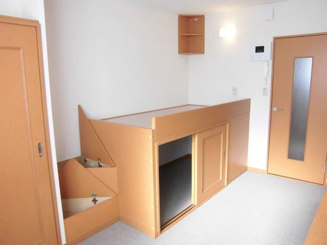 ベッドの下は、収納です。