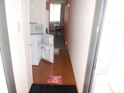 通路の奥が居室です。