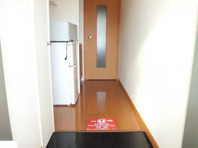 扉の向こう側が居室です。