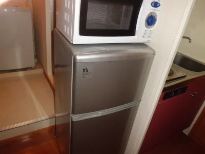冷蔵庫と電子レンジ。