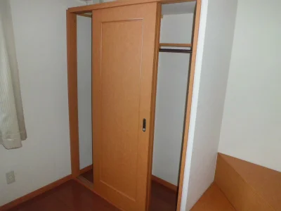 ハンガーバー付のクローゼット。