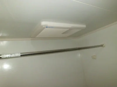 浴室乾燥機。洗濯物を乾かせます。