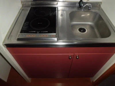 2口電気コンロ付ミニキッチン。