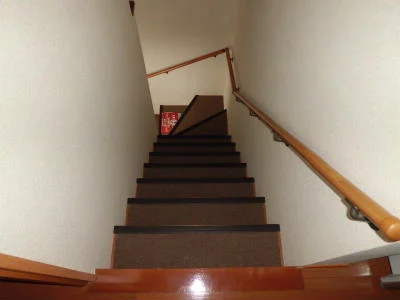 階段は室内にあります。