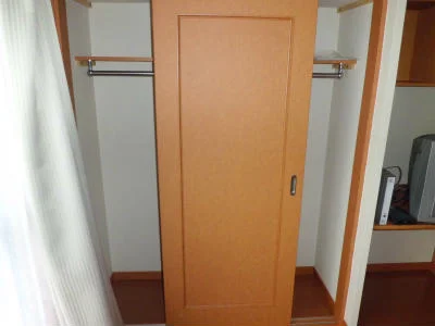 丈の長い服も掛けられます。