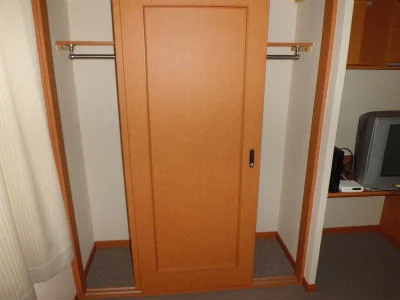 クローゼット内部。