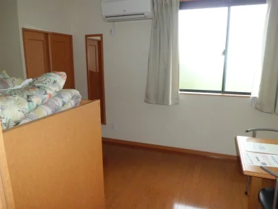 部屋は狭いが、設備は一杯です。