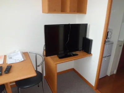 32インチの液晶テレビ付。