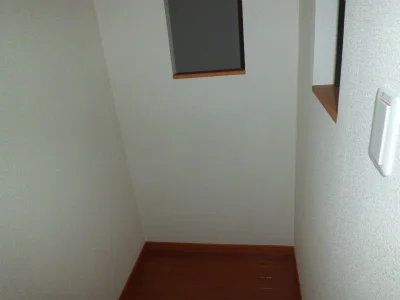 階段脇のフリースペースがあるのは２階のみ。