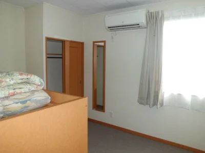 カーペット張の居室です。