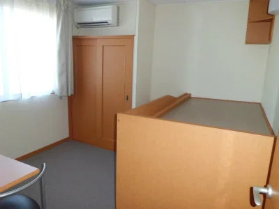 コンパクトにまとまった居室。