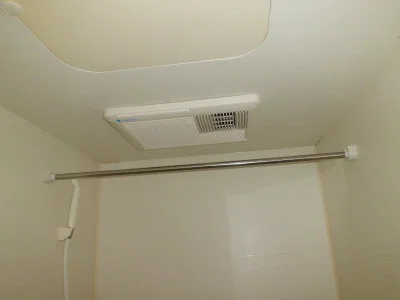 浴室乾燥機。洗濯物を乾かせます。