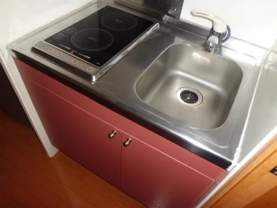 ２口電気コンロ付ミニキッチン。