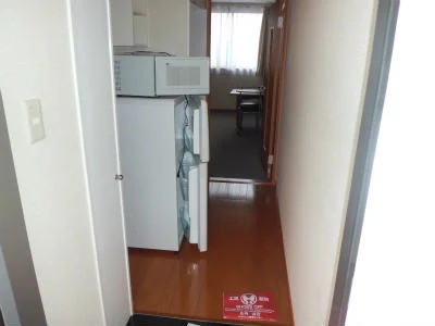 通路の奥が居室です。