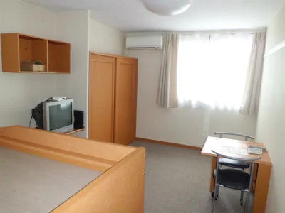 居室はカーペット敷きです。