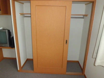 丈の長い服も掛けられます。