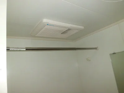 浴室乾燥機。雨の日に重宝します。