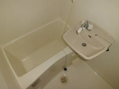 湯船に浸かりながら歯磨きできます。