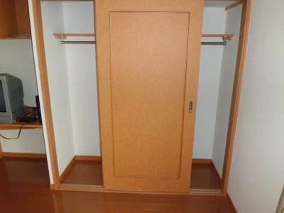 コートも掛けられるクローゼット。