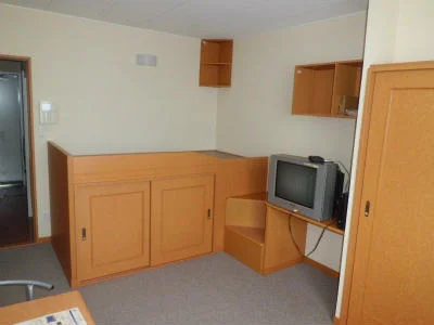 ガッチリしたベッドで寝られます。