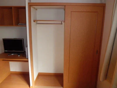 丈の長い服も吊り下げられます。