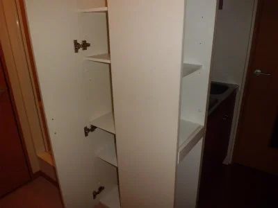 キッチン脇の収納棚。