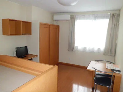 南向きで陽当り良好の居室。