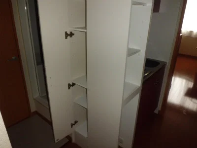 キッチン横の収納。