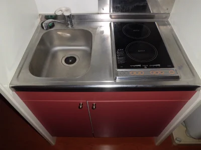 ２口電気コンロ付ミニキッチン。