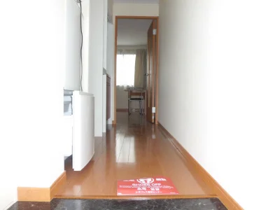 通路の奥が居室です。