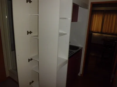 キッチン横の便利な収納棚。