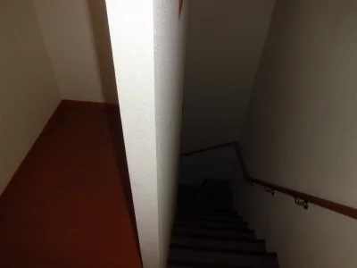 階段と階段脇のフリースペース。