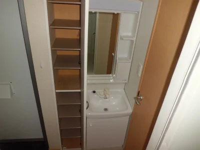 洗面台と下駄箱。