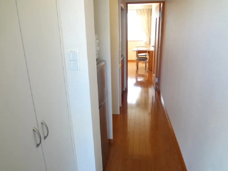 通路の奥が居室です。