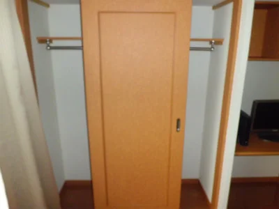 衣類をたくさん収納できるクローゼット。