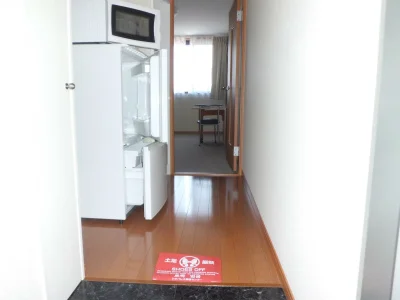 通路の奥が居室です。