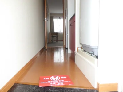 奥の居室は、カーペット張りです。