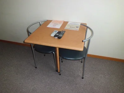 折り畳み可能な机。