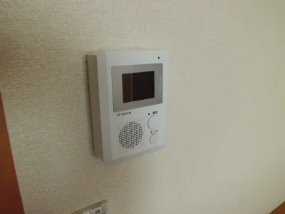 玄関の様子を探れるモニターホン。