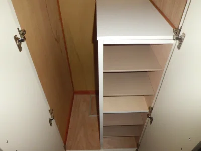 靴だけじゃなく傘や靴べらも入る玄関収納。