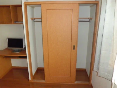 コートも掛けられるクローゼット。